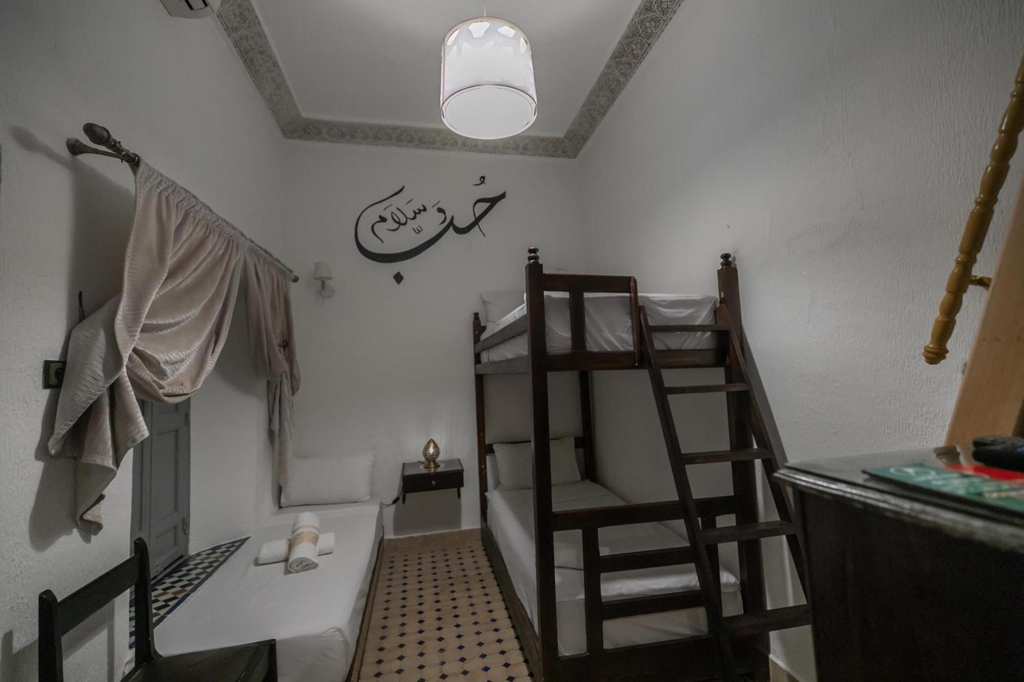 Riad Nayum Fes Luaran gambar