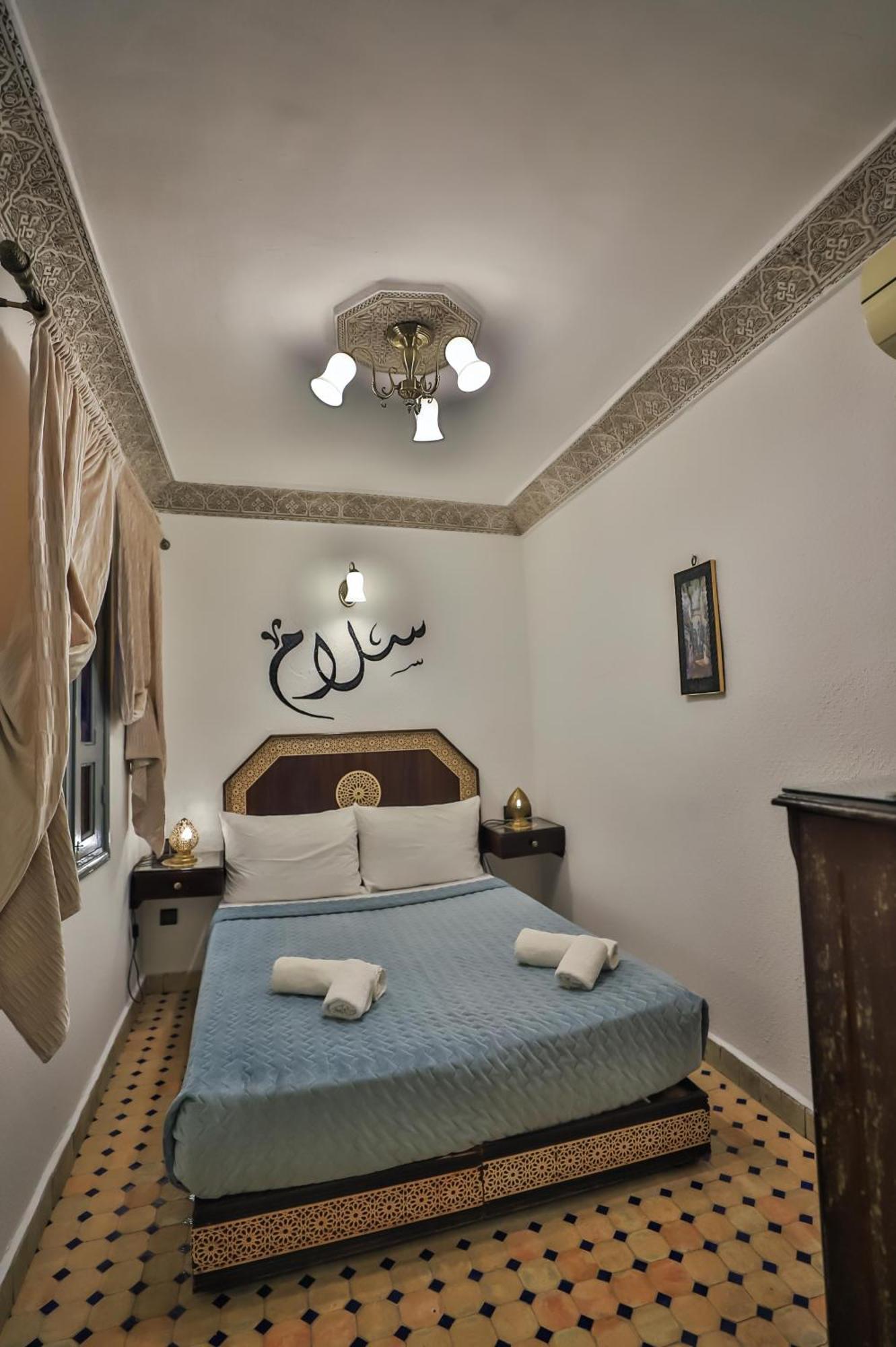 Riad Nayum Fes Luaran gambar