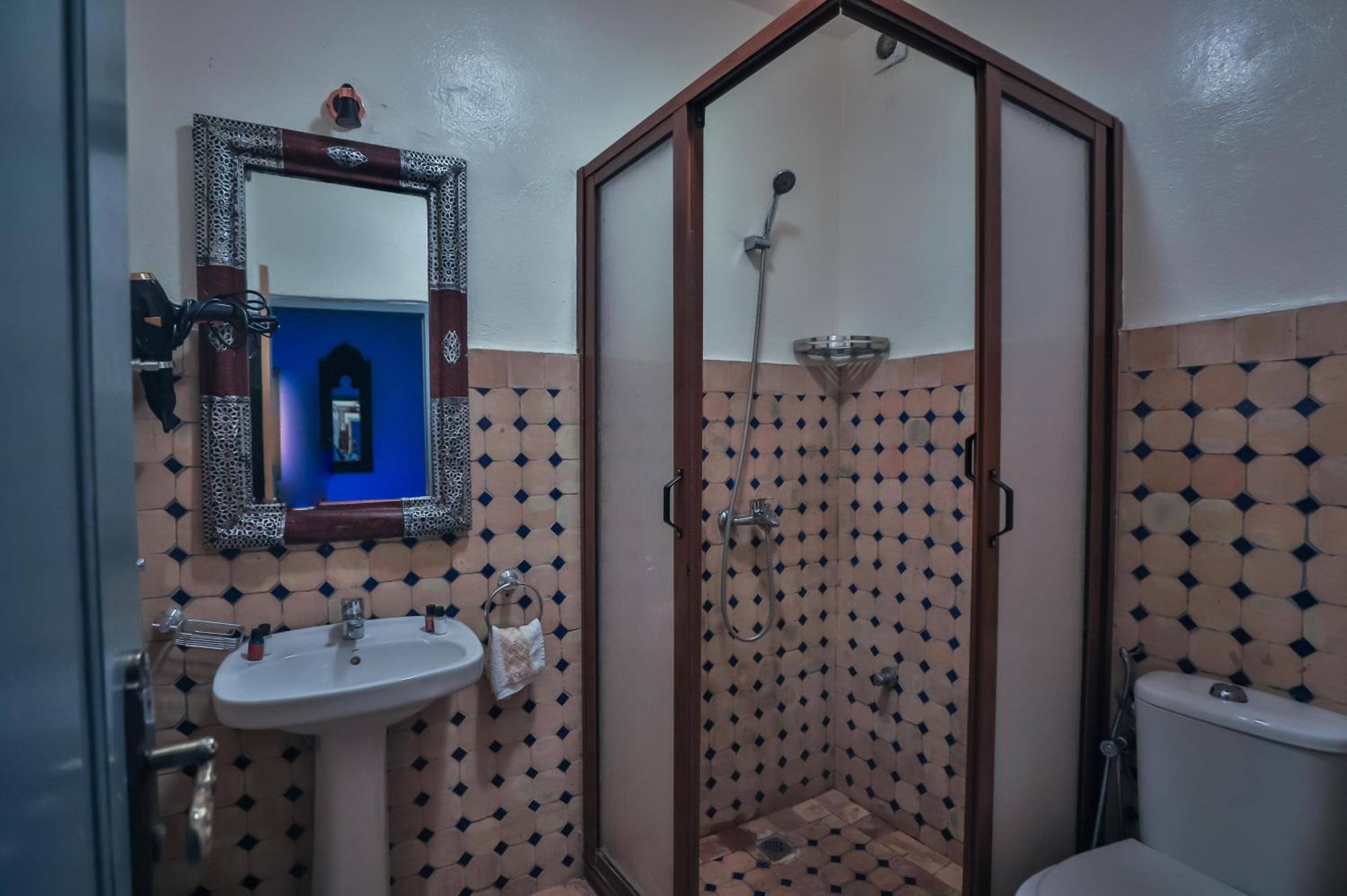 Riad Nayum Fes Luaran gambar