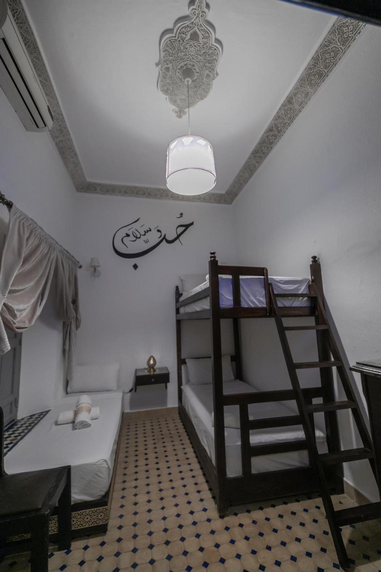 Riad Nayum Fes Luaran gambar